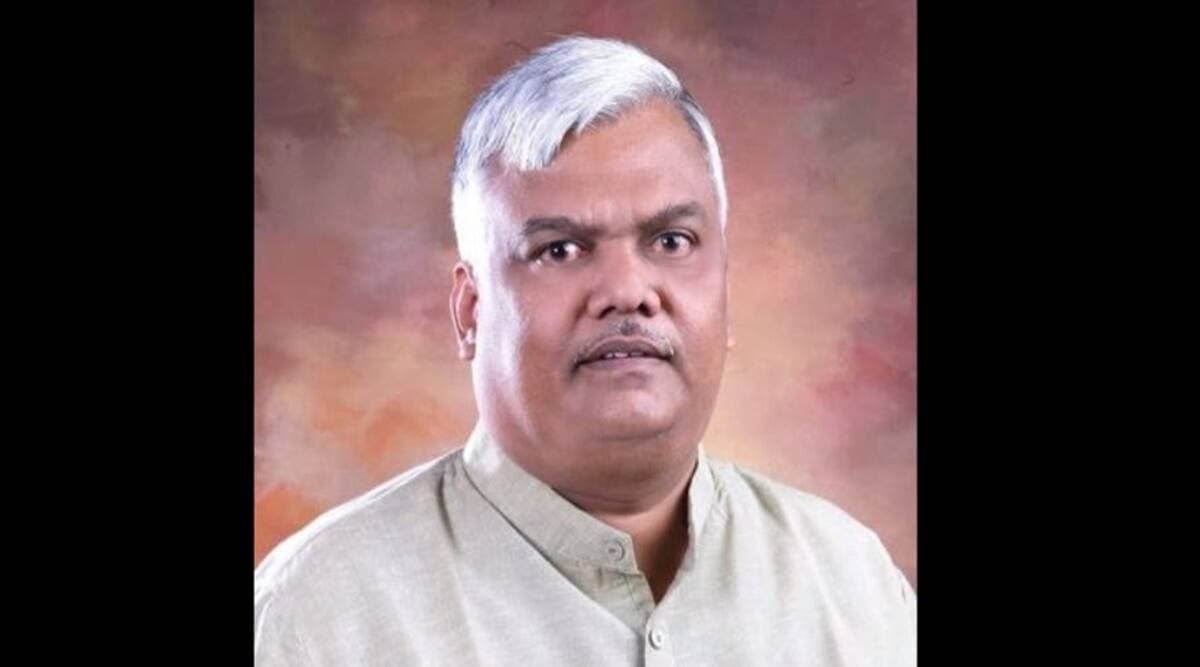 विजय कुंभार ने शिवाजीनगर की ज़मीन पर अनियमितताओं का आरोप लगाया, जहाँ NCP ने नया ऑफ़िस खोला